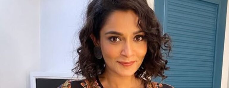 Samvedna Suwalka Biography, Age, Husband, Family, Caste, Net Worth Samvedna Suwalka Biography, Age, Husband, Family, Caste, Net Worth