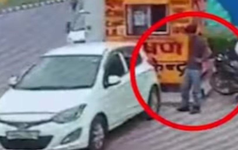 A CCTV picture of the white Hyundai i20 (parked for pollution check), which was used in an explosion near Delhi’s Red Fort