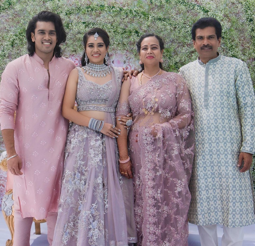 Aarthi Subash with her parents and brother