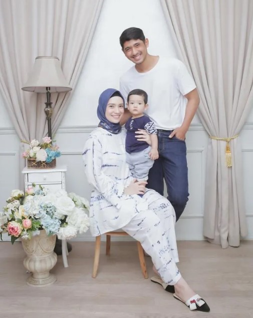 Arya Saloka with his ex-wife and kid