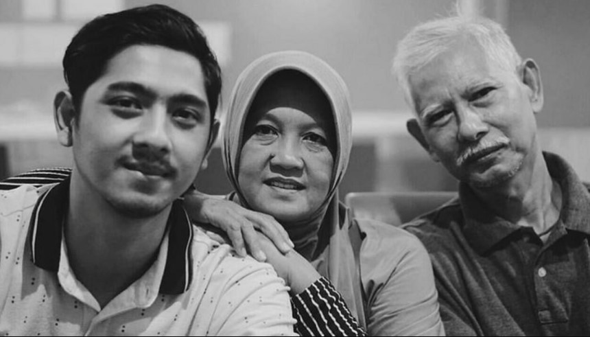 Arya Saloka with his parents