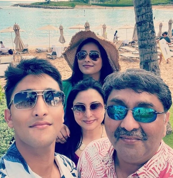 Bankim Brahmbhatt with his wife and kids