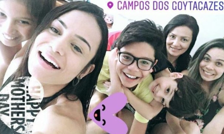 Diana Areas with her family members