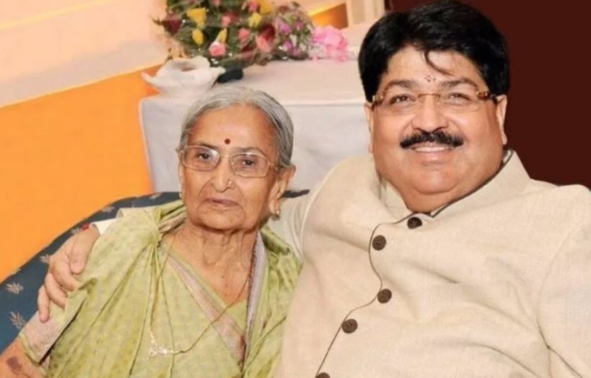 Parimal Nathwani with his mother