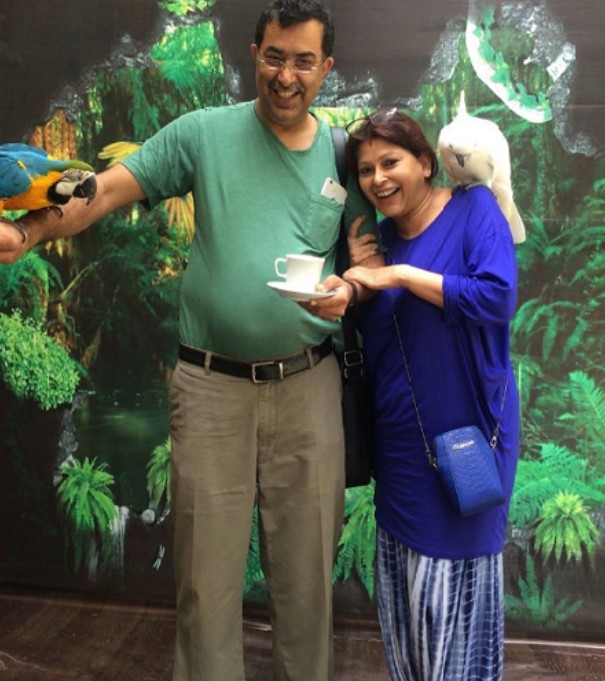 Saloni Khanna's parents