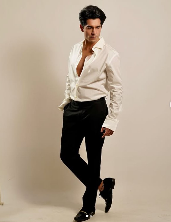 Shaan R Grover height