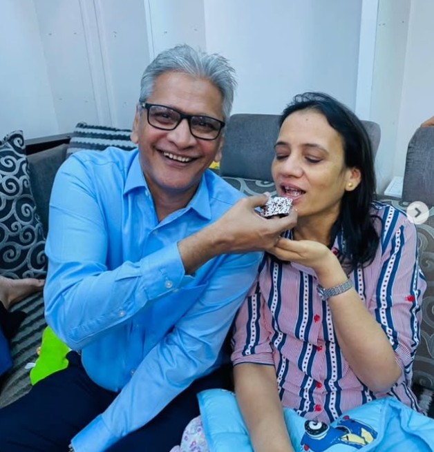 Shravan Mandhana's parents