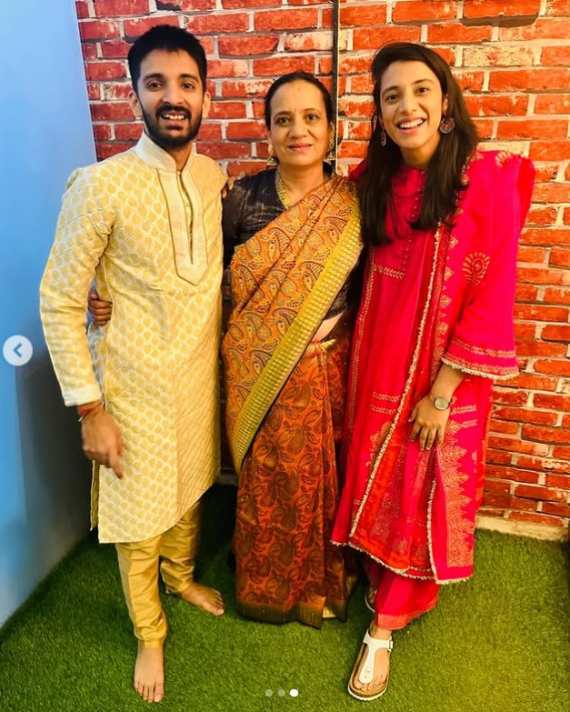 Smita Mandhana with her children