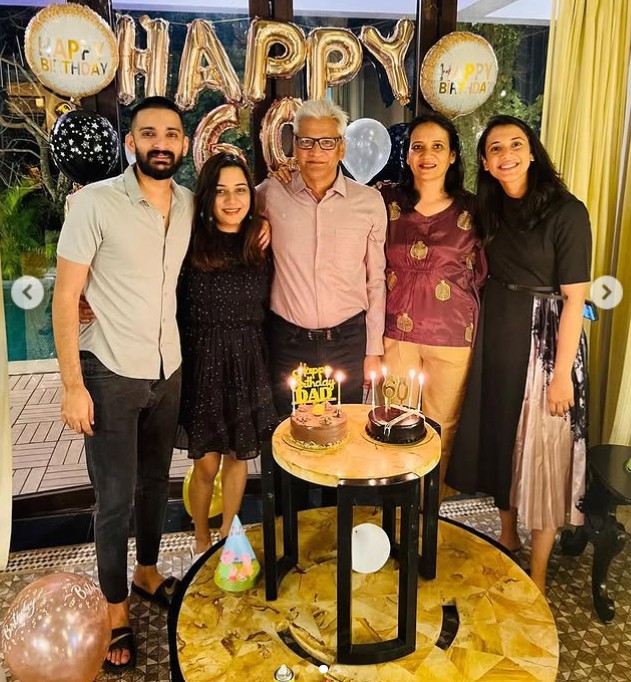 Smita Mandhana with her family