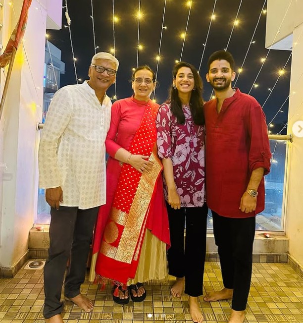 Smita Mandhana with her husband and children