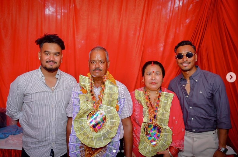 Sompal Kami with his parents and brother