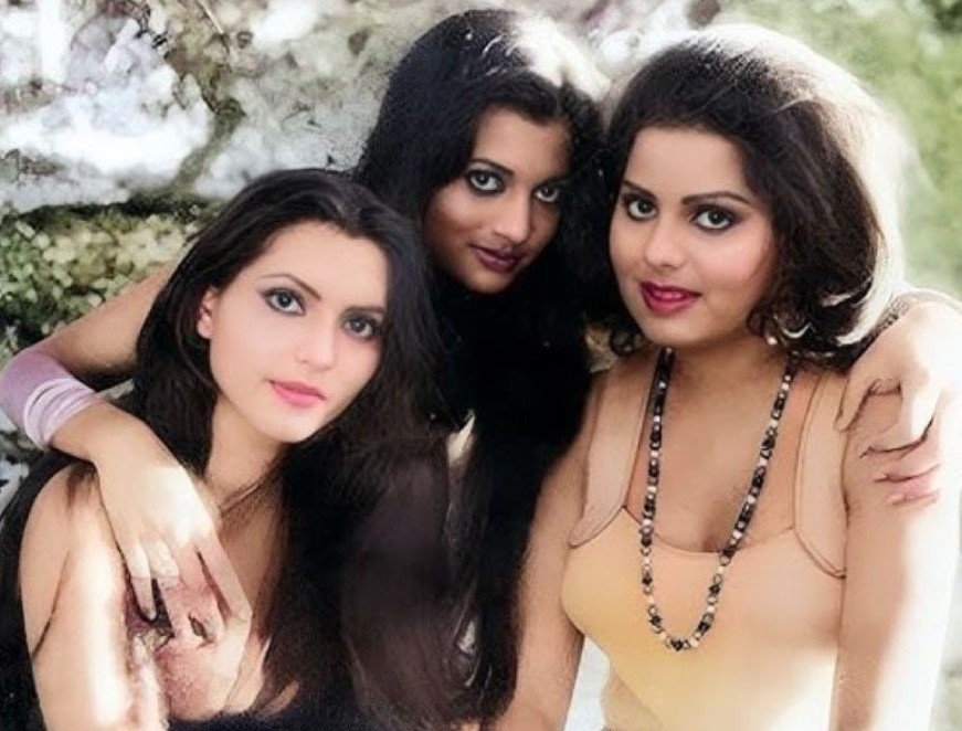 Sulakshana Pandit (right) with Vijayta Pandit (centre) and Sandhya Singh (left)