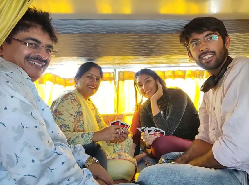 Yukti Thareja with her parents and brother