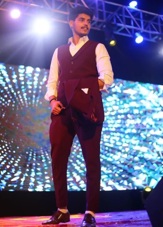 Abhimanyu Yadav height