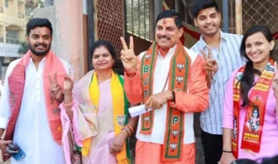 Abhimanyu Yadav with his parents and siblings