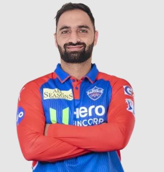 Auqib Nabi Dar bio