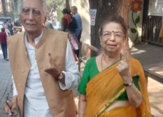 Baba Adhav with his wife