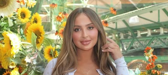 Curvy Sicilian