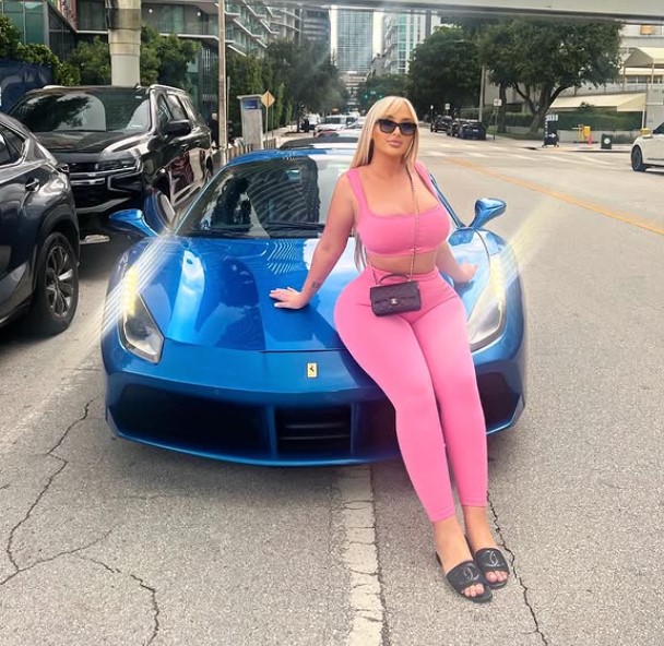 Curvy Sicilian net worth