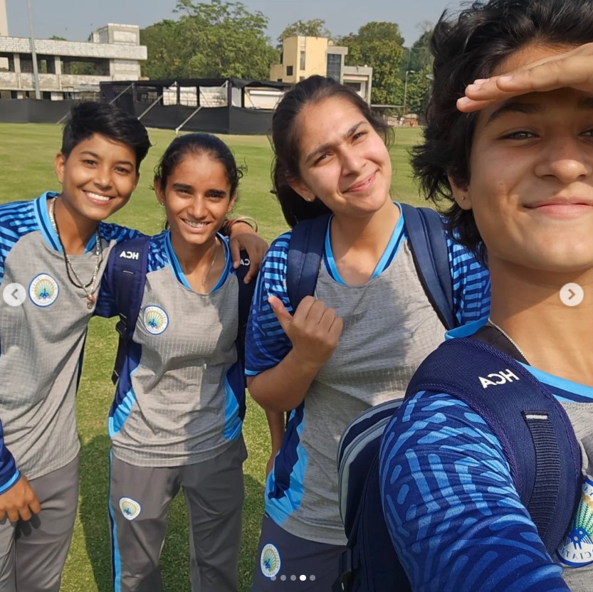 Deeya Yadav with her friends