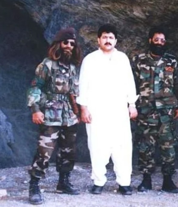 Ilyas Kashmiri (extreme right)