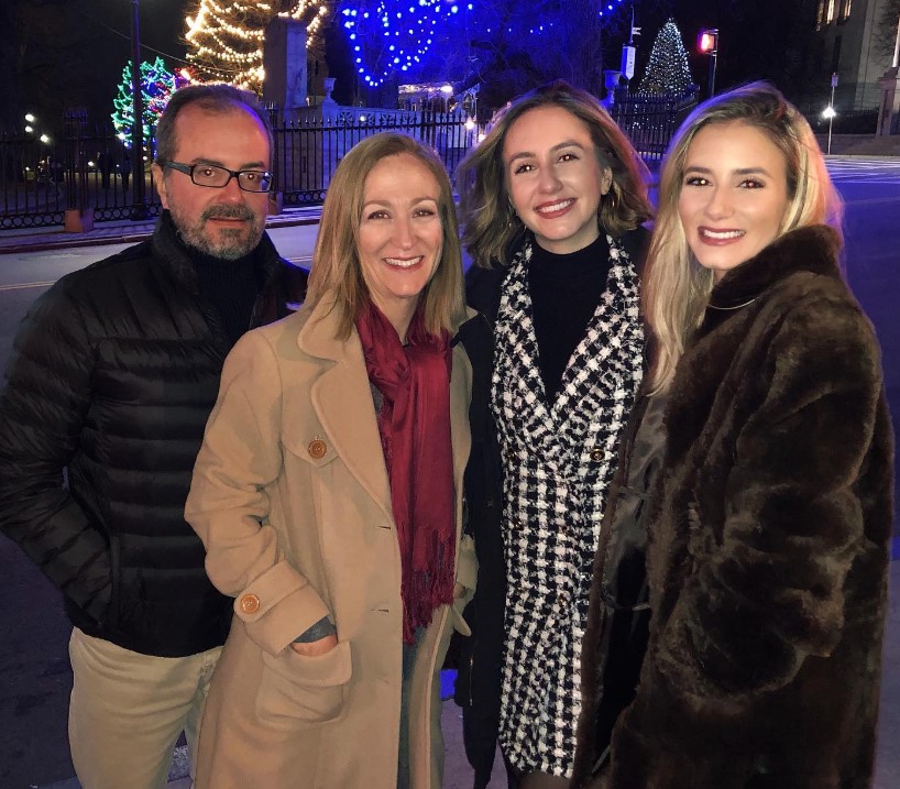 Luana Lopes Lara with her parents and sister