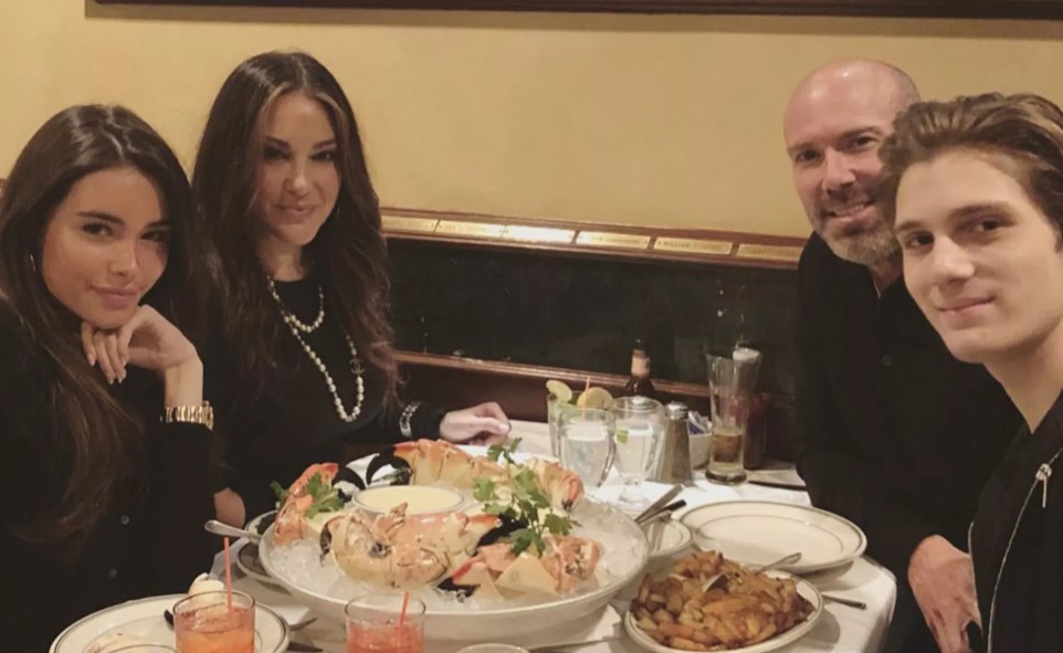 Madison Beer with her parents and brother