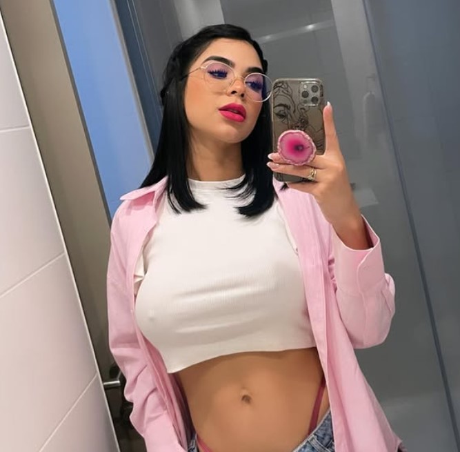 Nicole Paez bio