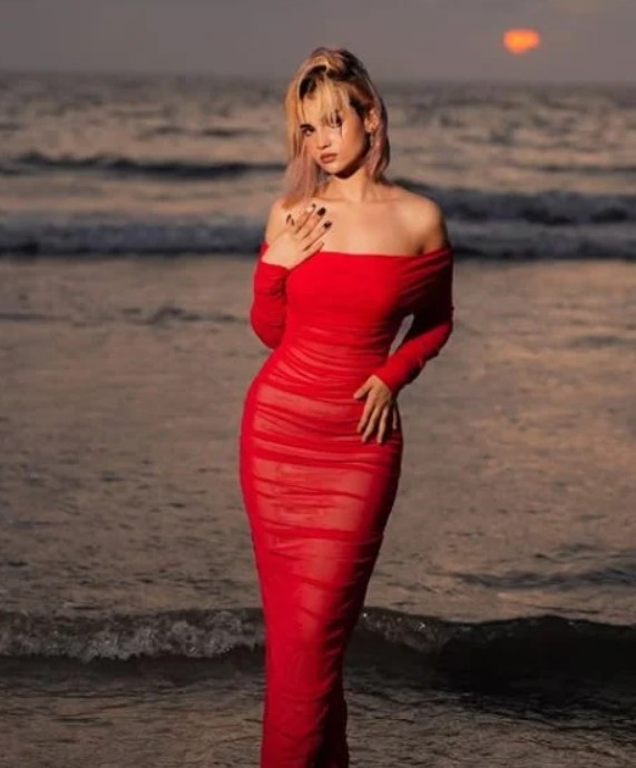 Soumya Khanna height