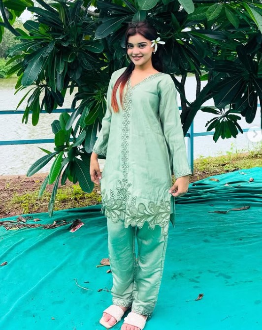 Tanu Bhosale height