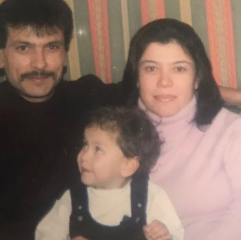 Tugba Cinar's childhood image with her parents