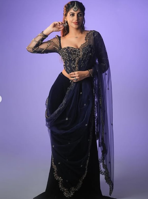 Yashika Aannand height