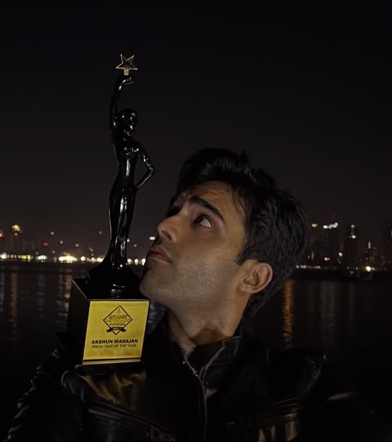 Akshun Mahajan received Bright Entertainment Award for Fresh Face of the year