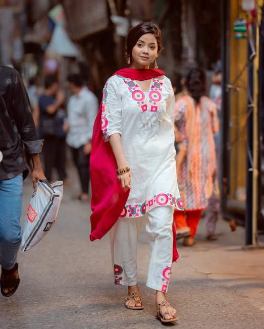 Arohi Mim height
