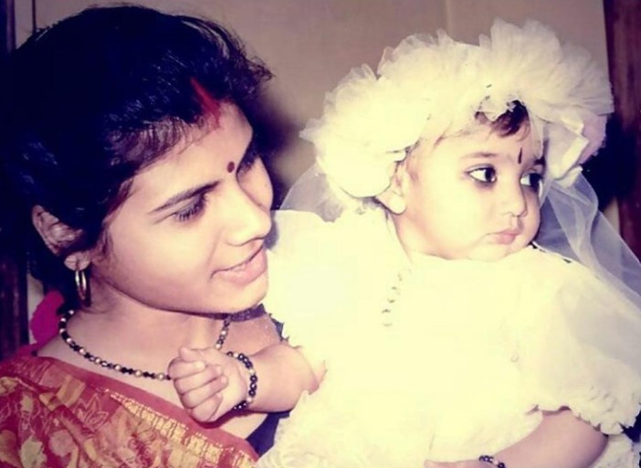 Diksha Pawar's childhood image with her mom