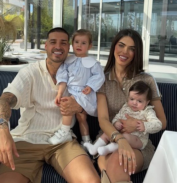 Fabio Colloricchio with his girlfriend Violeta Mangriñan and kids