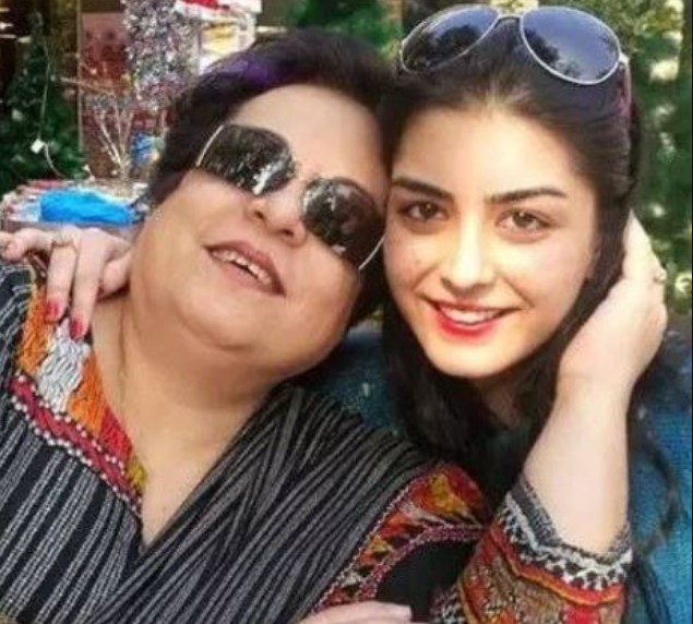 Imaan Mazari with her mother