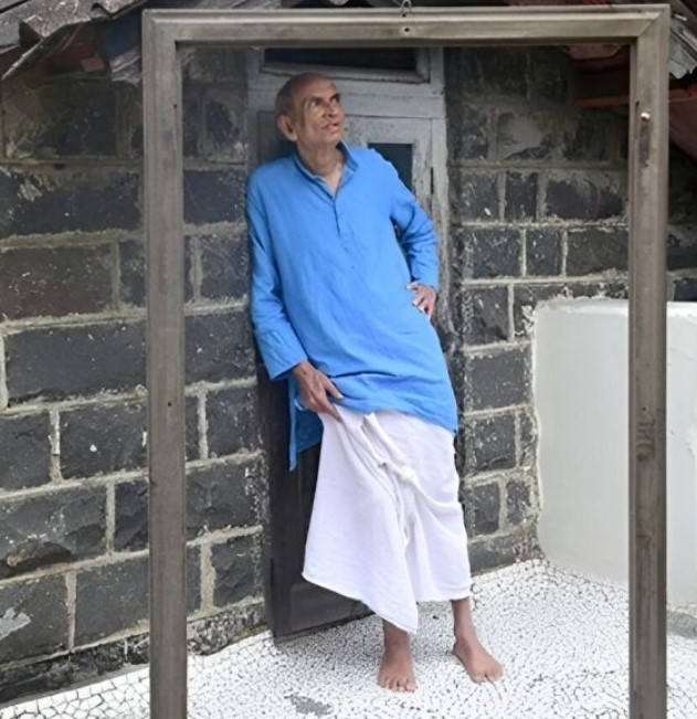 Madhav Gadgil height