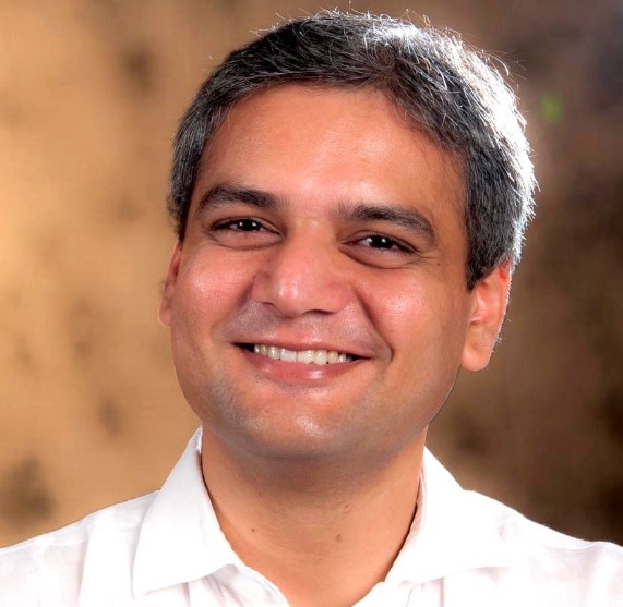 Makarand Narwekar age