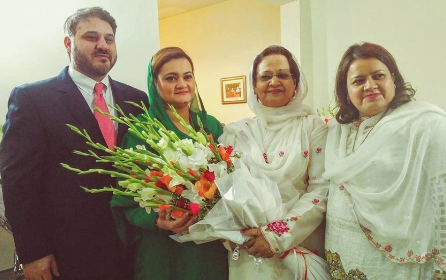 Marriyum Aurangzeb with family after oath taking as Minister of State for Information, Broadcasting and National Heritage