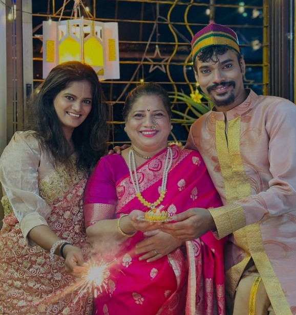 Prathamesh Kadam with his mother and sister
