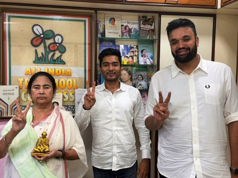 Pratik Jain (right) with West Bengal Chief Minister Mamata Banerjee