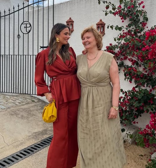 Trendy Antonella with her mom