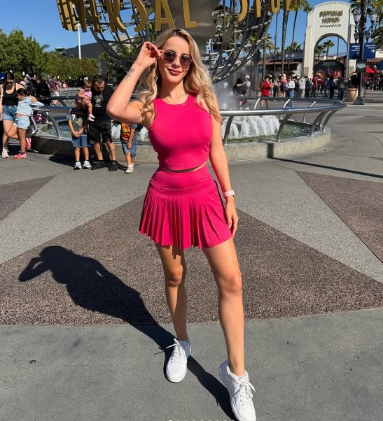 Aimee Alvarez height