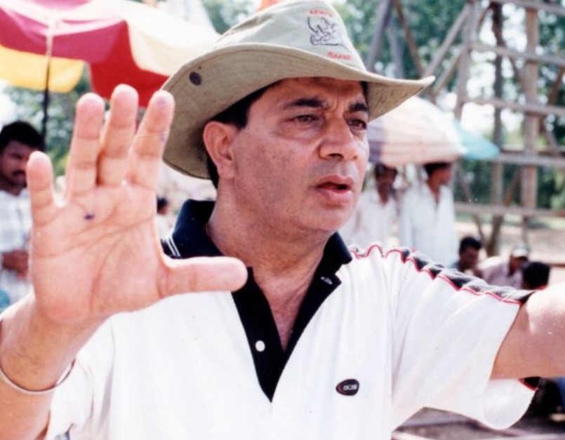 Anand Ramanand Sagar Chopra during a film shoot