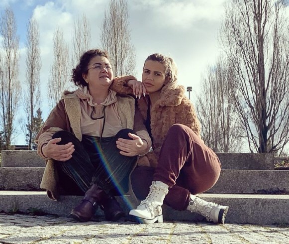 Carina Ferreira with her mother