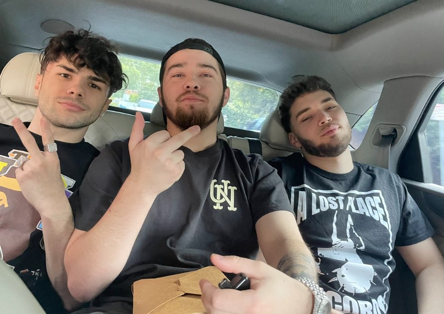 Cheesur with his friends