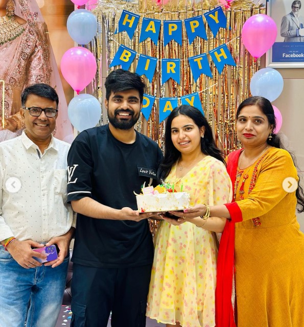 Dushyant Kukreja with his parents and sister