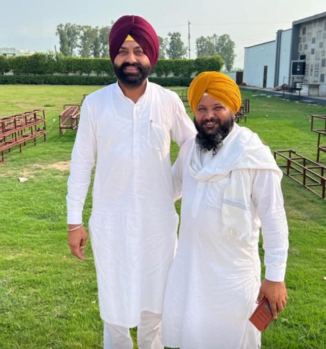 Harbrinder Singh (right) with Laljit Singh Bhullar