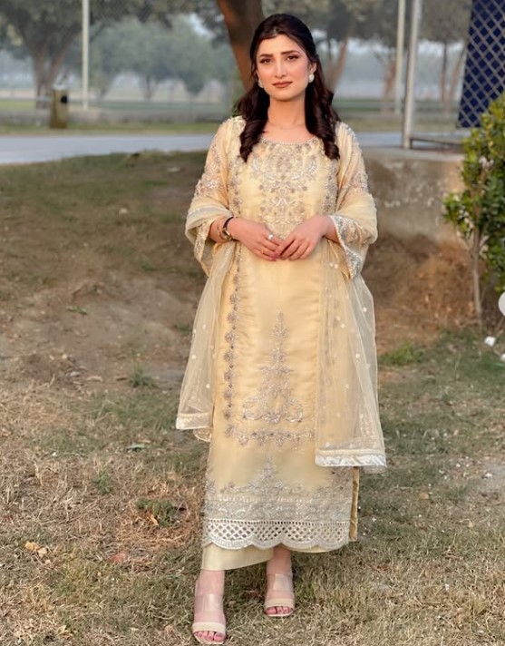 Huda Shah height